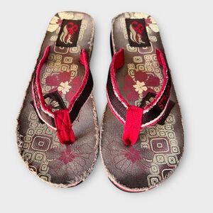 STRAND Vintage Red and Brown Black Floral Flip Flops Beach Boho Sandals 7-8